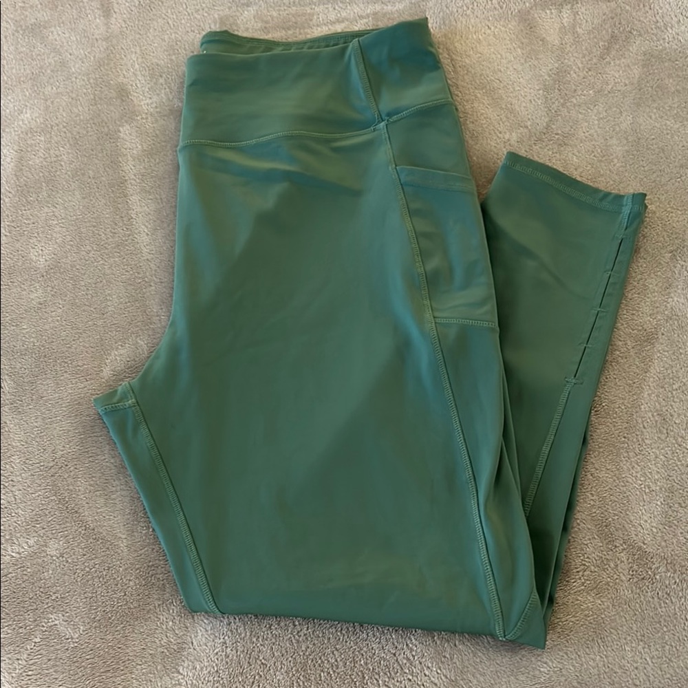 Green High-Rise Leggings with Streamlined Fit